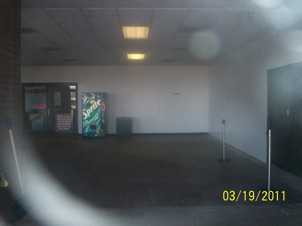 Local comercial en renta sobre avenida en La Fama, fotografía 1 de 2